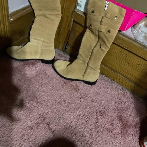 Knee high boot with snaps and side zipper - Picture 1 of 8